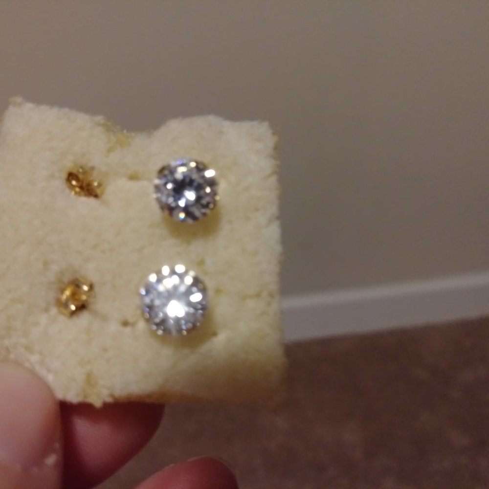 10k yellow gold studs 1carat cz